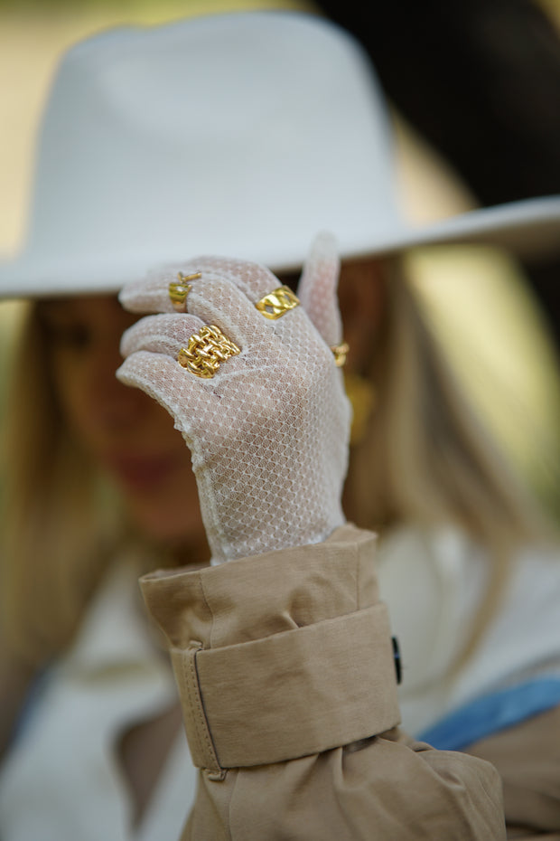 Ivory Mesh Gloves