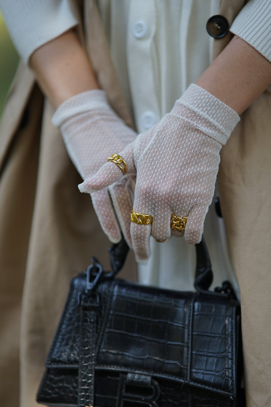 Ivory Mesh Gloves