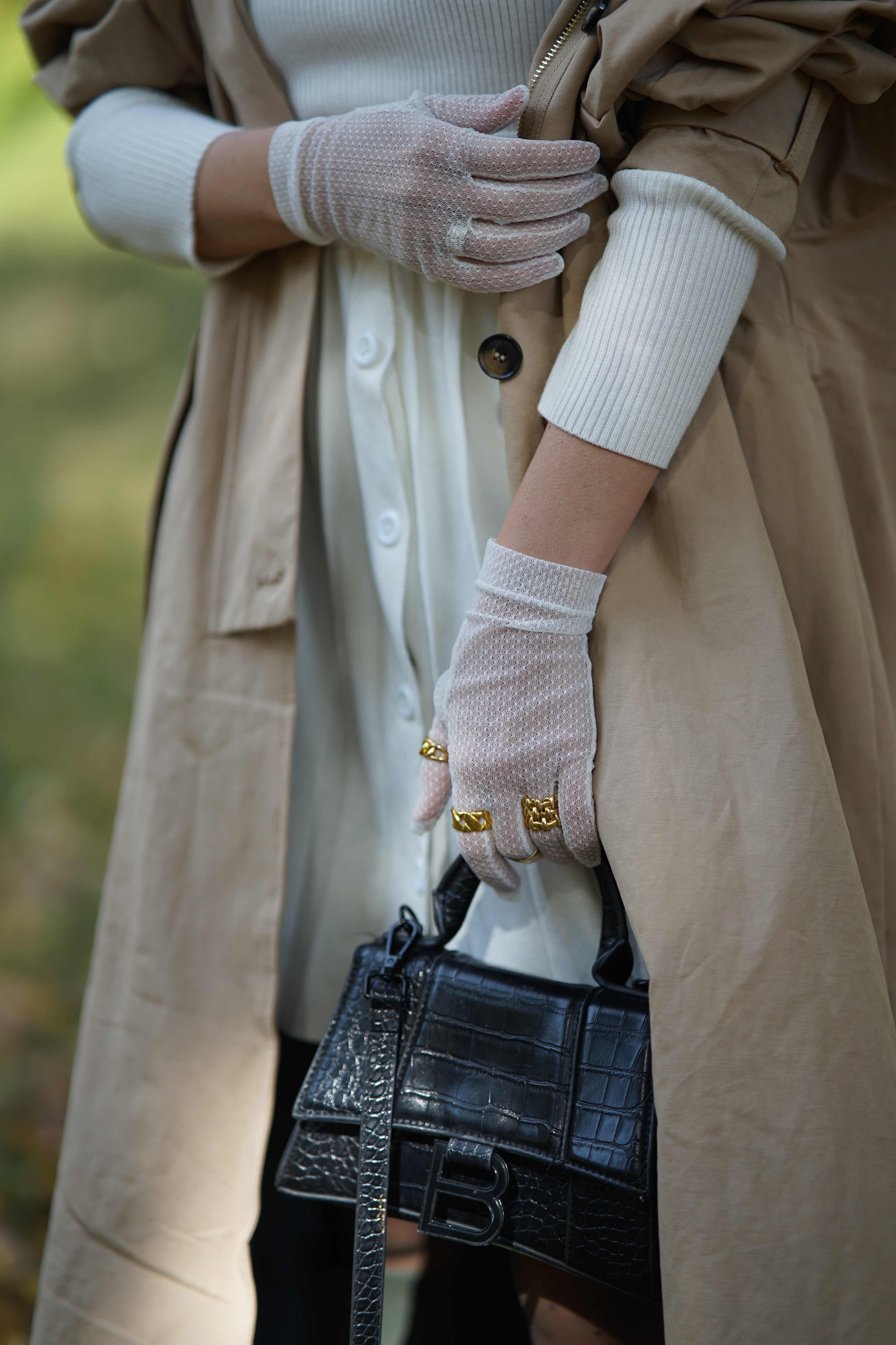Ivory Mesh Gloves