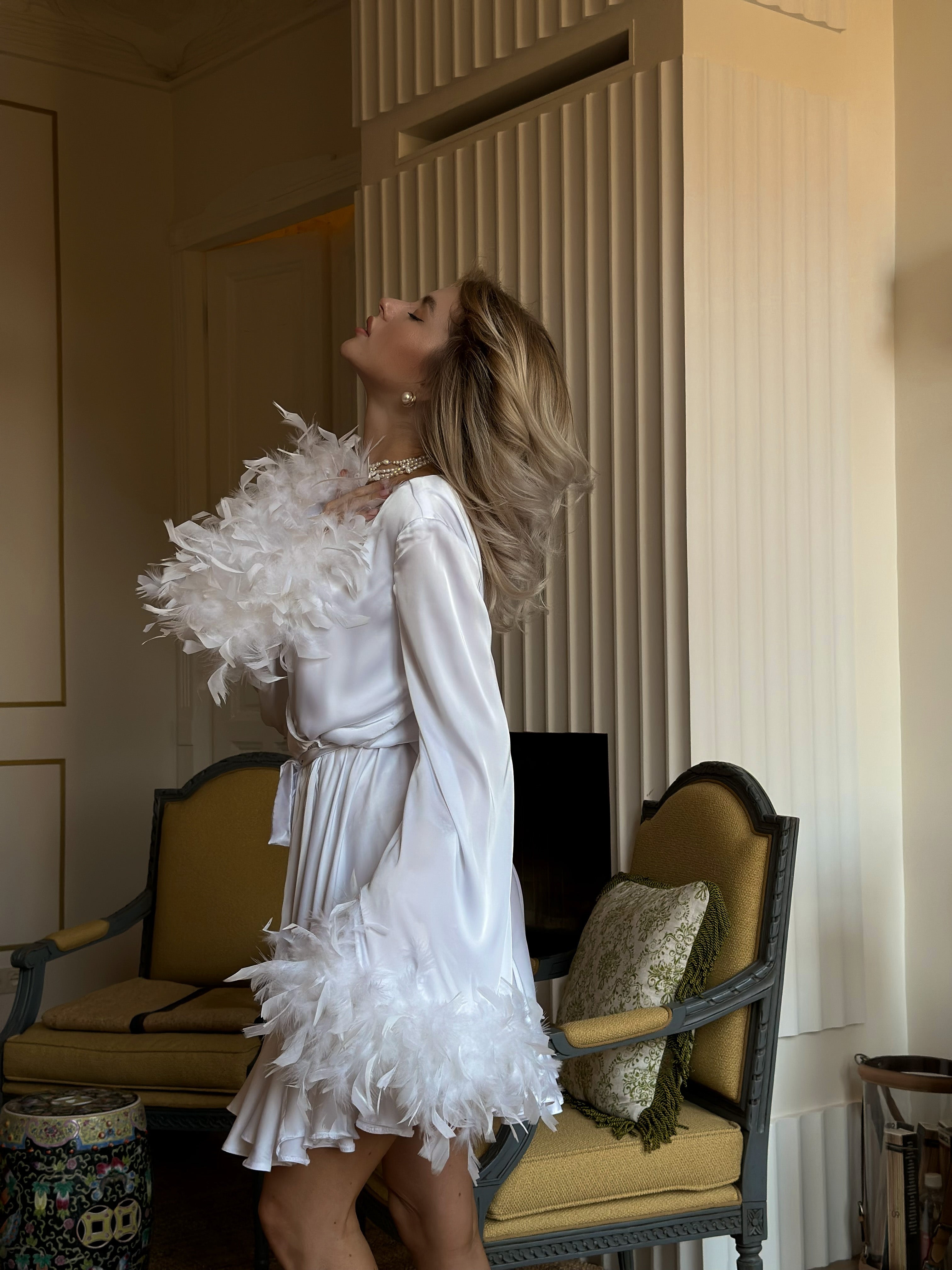 Lilou - White satin wedding robe with feathers