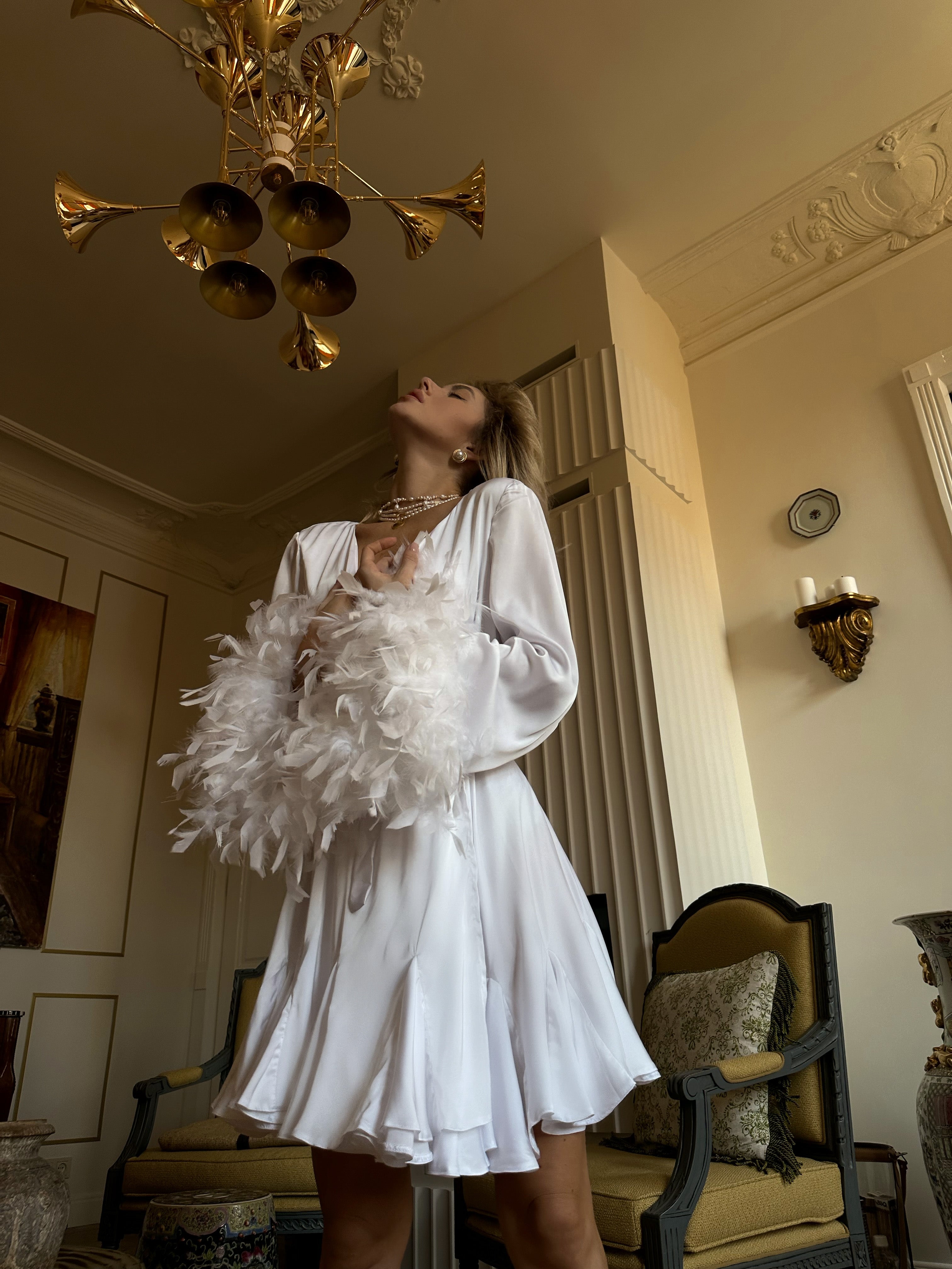 Lilou - White satin wedding robe with feathers