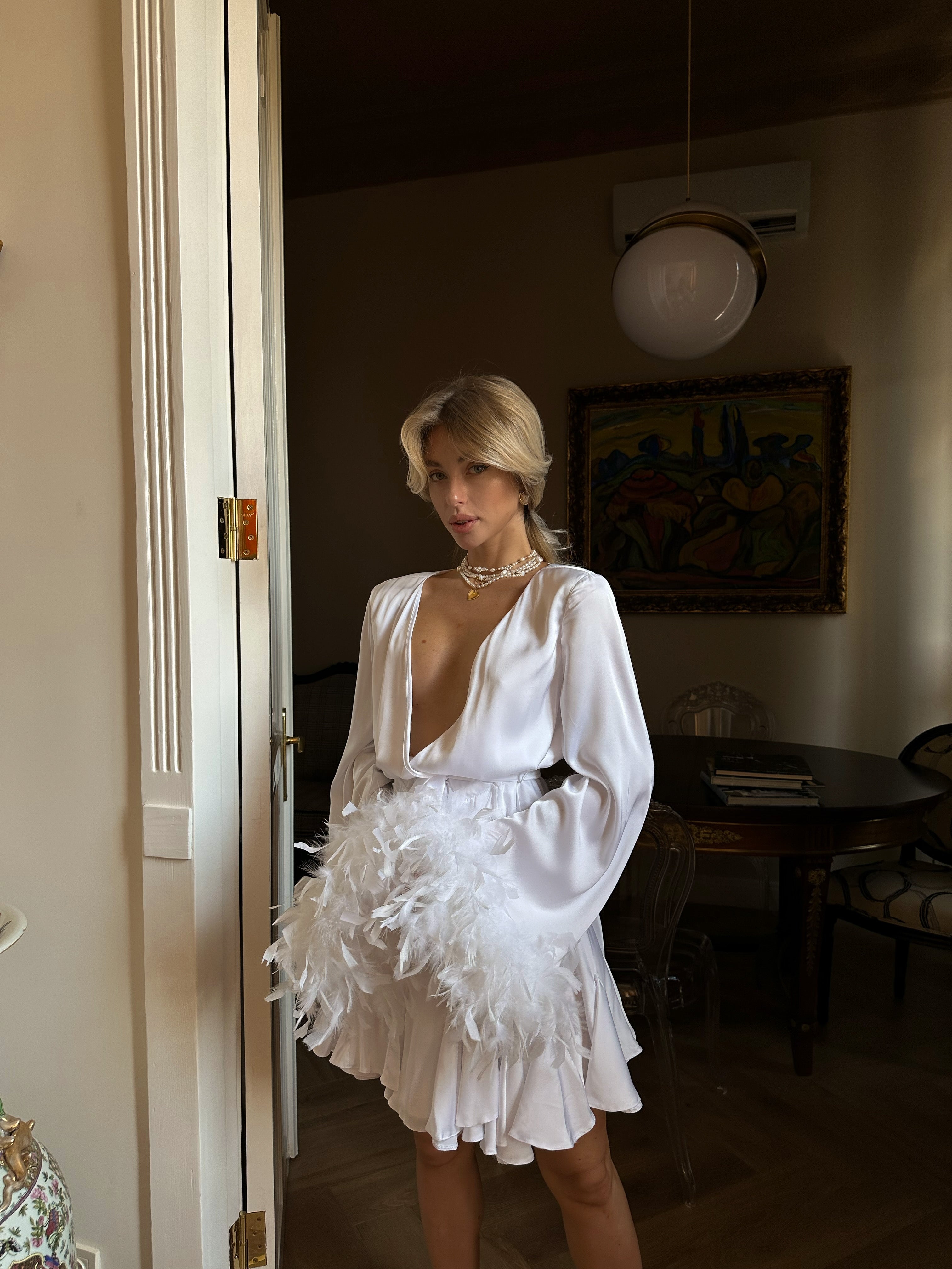 Lilou - White satin wedding robe with feathers