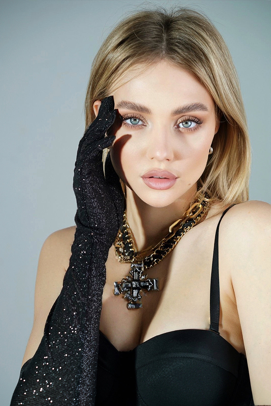 Elegance Unveiled: Black Shiny Glitter Gloves