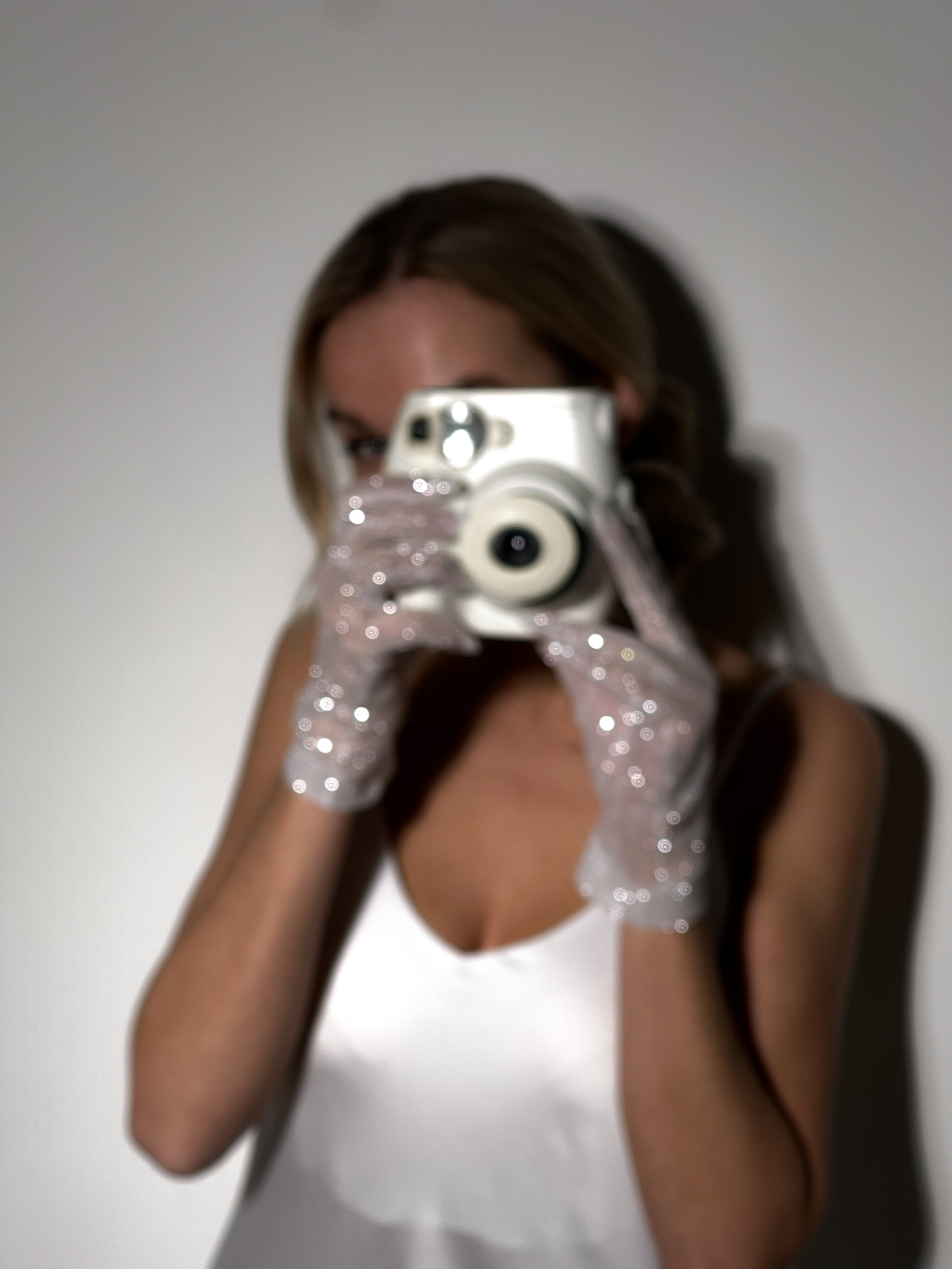 Luxe Short Glitter White Gloves